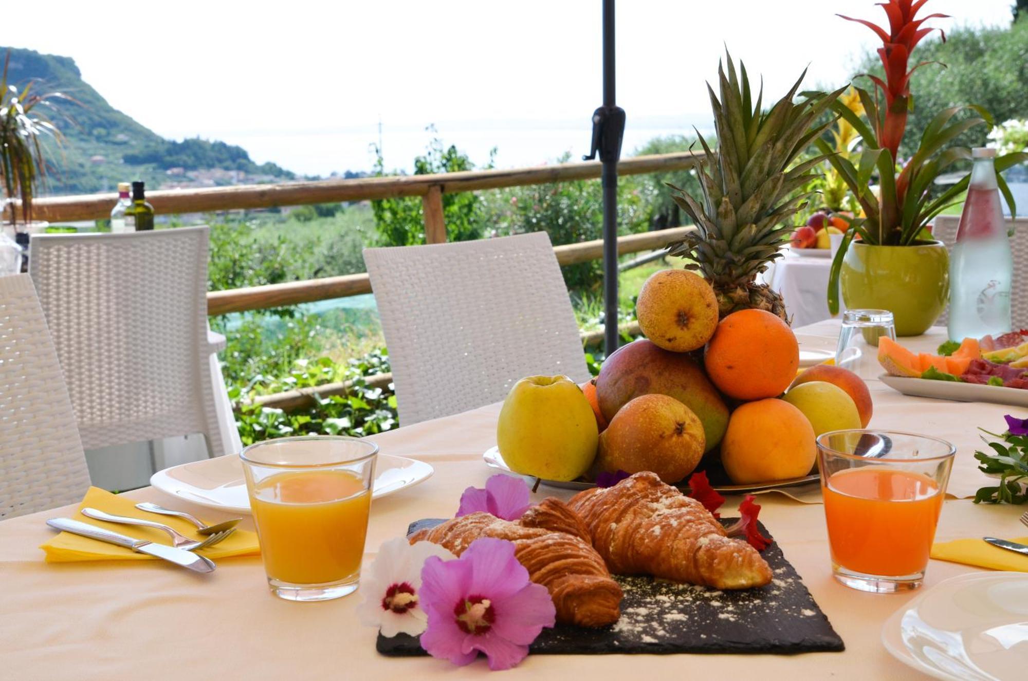 Relais Villa Olivi Costermano Eksteriør bilde
